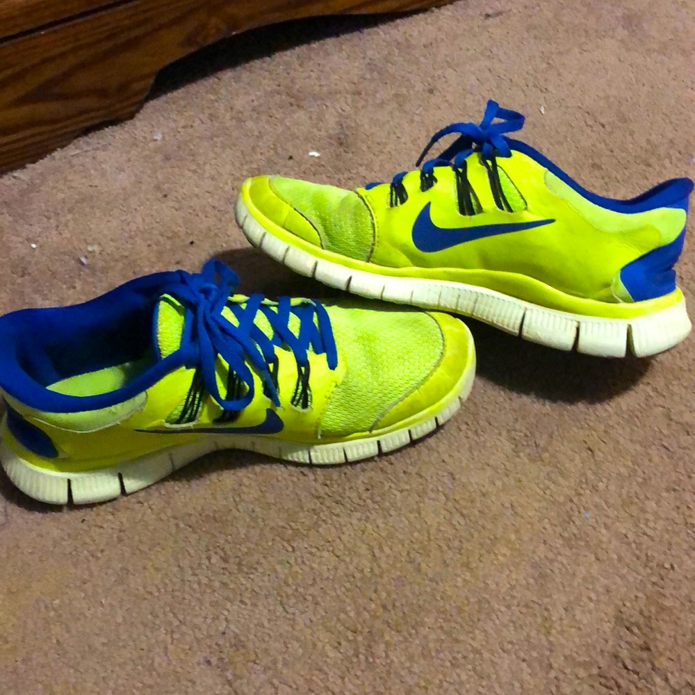 Women's Nike 5.0 free runs.